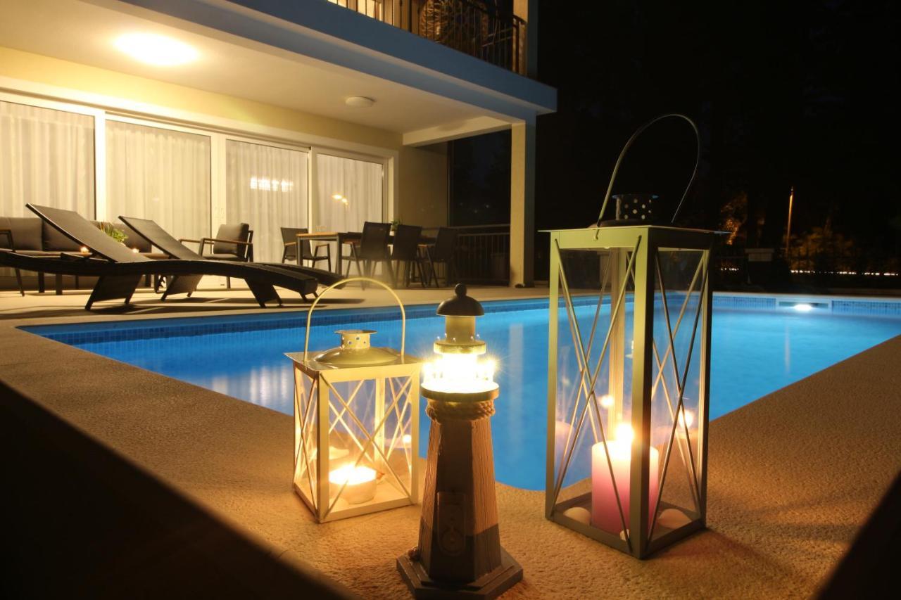Villa Beachfront Sea Palace Kastela Ngoại thất bức ảnh