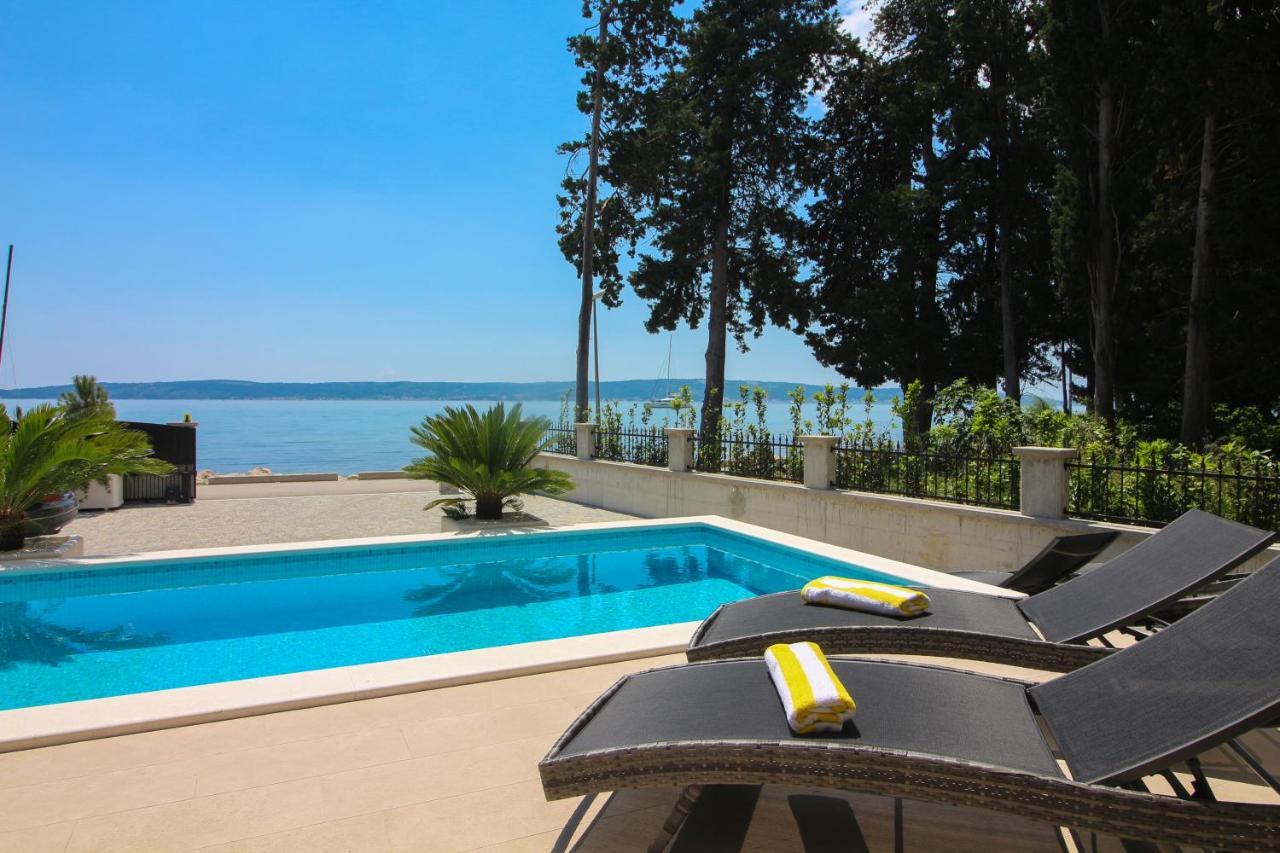 Villa Beachfront Sea Palace Kastela Ngoại thất bức ảnh