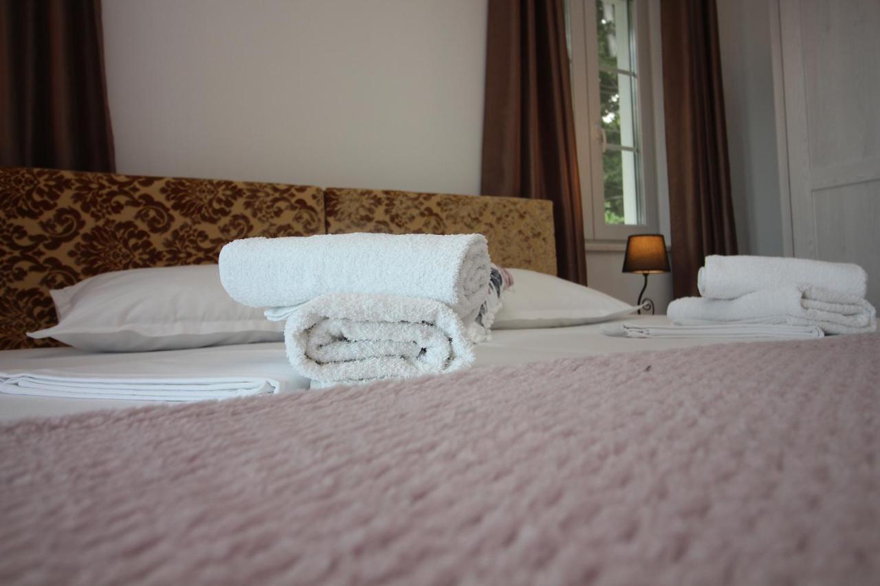 Villa Beachfront Sea Palace Kastela Ngoại thất bức ảnh