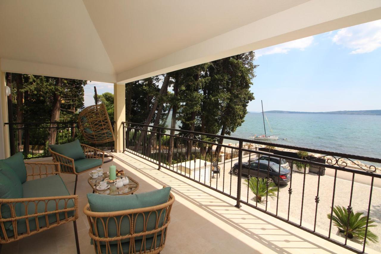 Villa Beachfront Sea Palace Kastela Ngoại thất bức ảnh