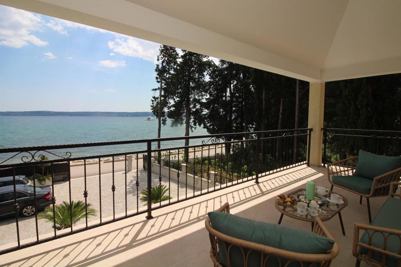 Villa Beachfront Sea Palace Kastela Ngoại thất bức ảnh