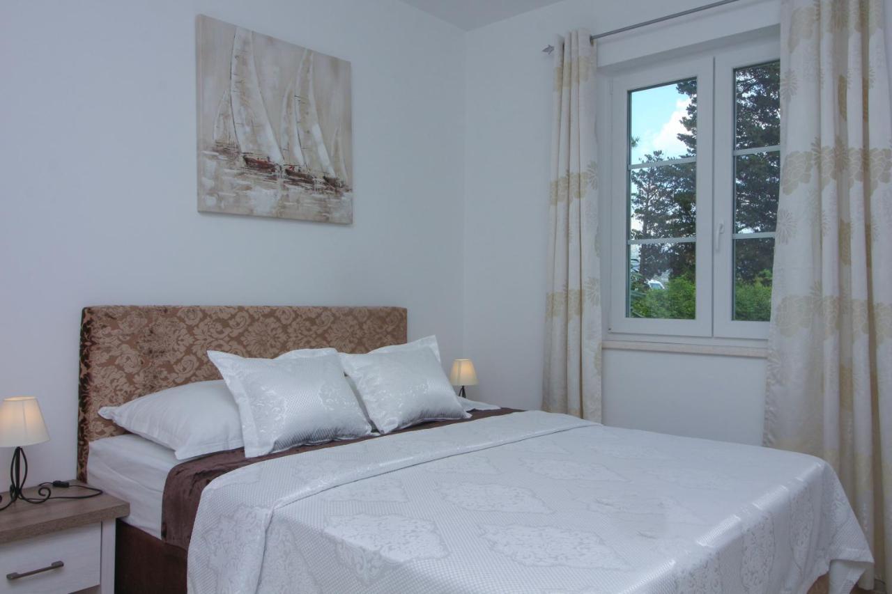 Villa Beachfront Sea Palace Kastela Ngoại thất bức ảnh